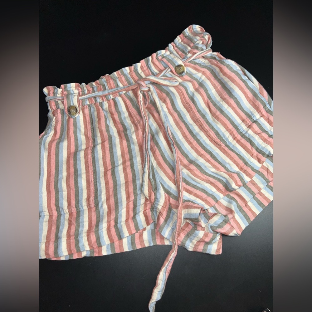 American Eagle belted striped loose shorts Size Medium GUC